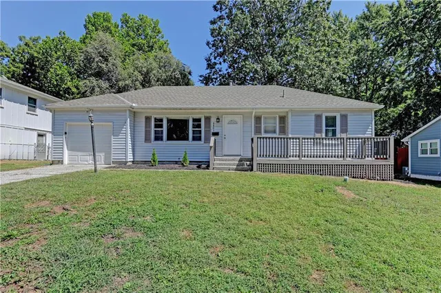 $324,900 | 8805 Grandview Street, Overland Park, KS 66212