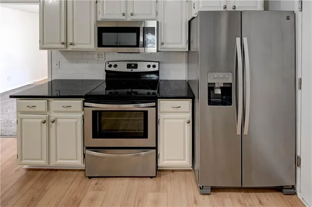 $324,900 | 8805 Grandview Street, Overland Park, KS 66212