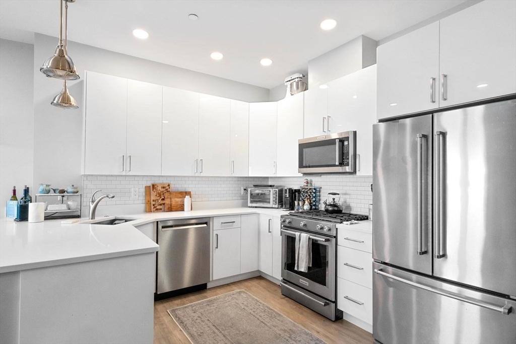 610 Rutherford Avenue, Unit 502 Boston, MA 02129 - Photo 3 of 15 Gallery Image 3