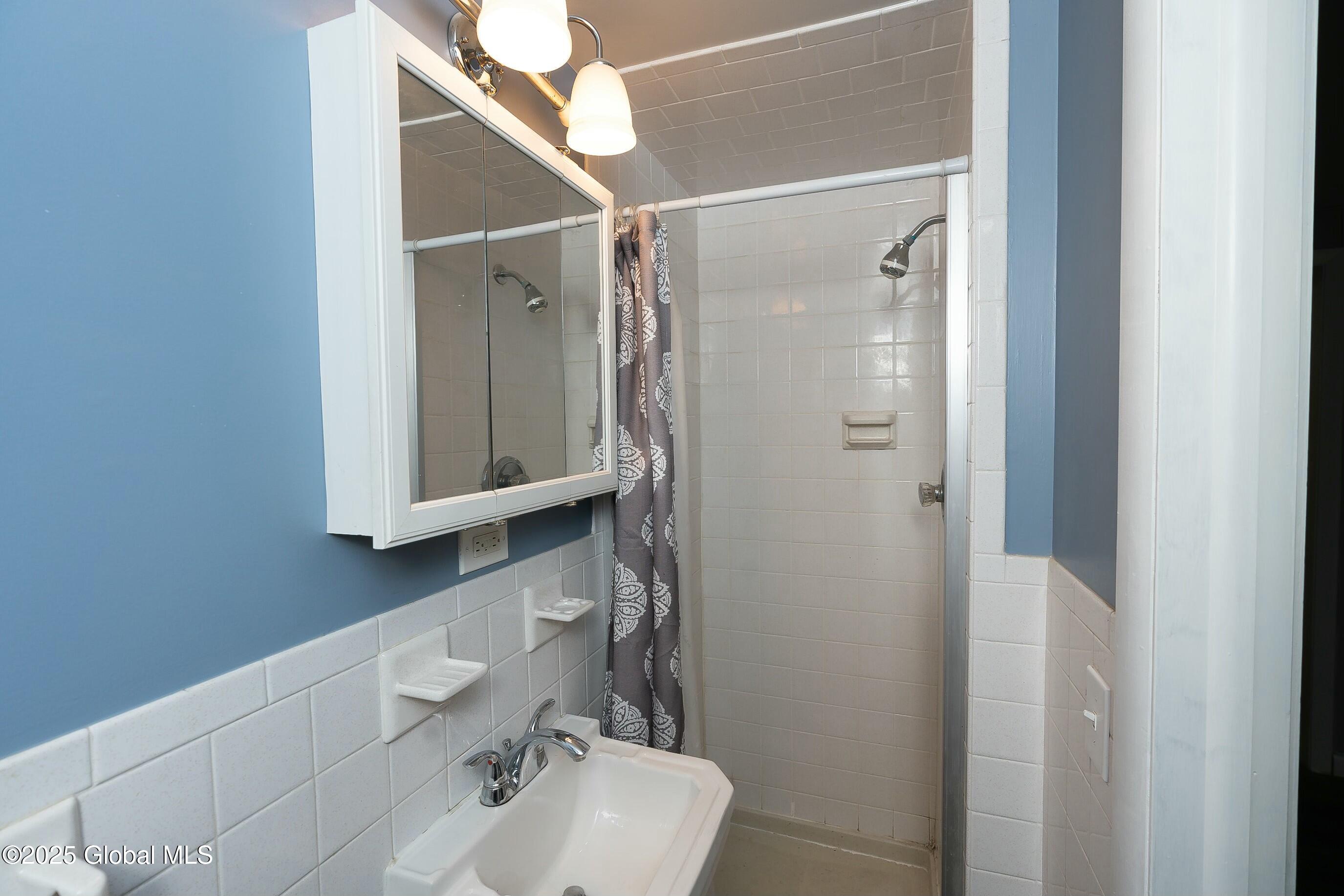 53 Delafield Drive Colonie, NY 12205 - Photo 7 of 60 tempImageMmOPrq