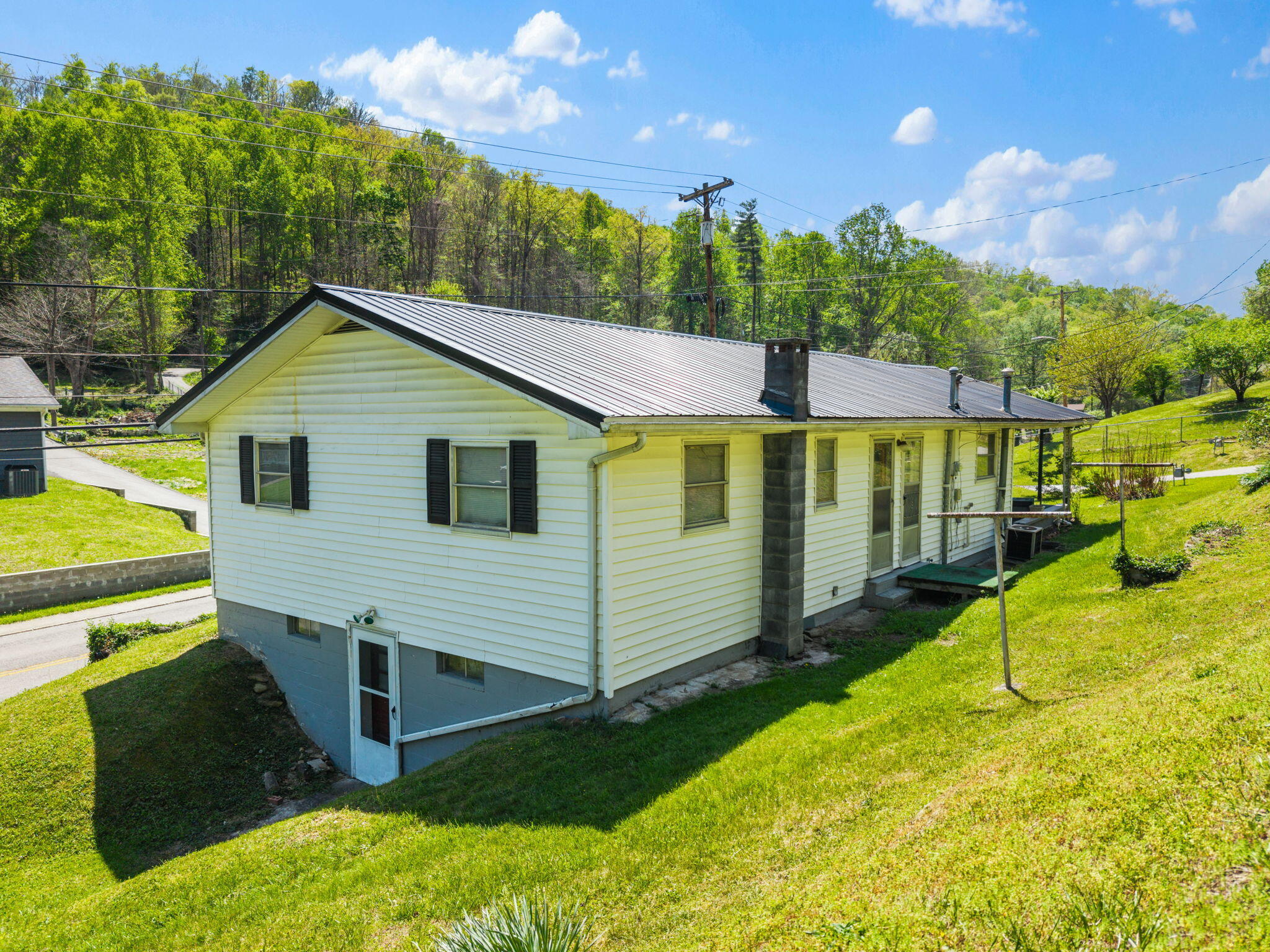 10 Frog Avenue Manchester, KY 40962 - Photo 14 of 62 5-web-or-mls-DJI_20260415142013_0021_D