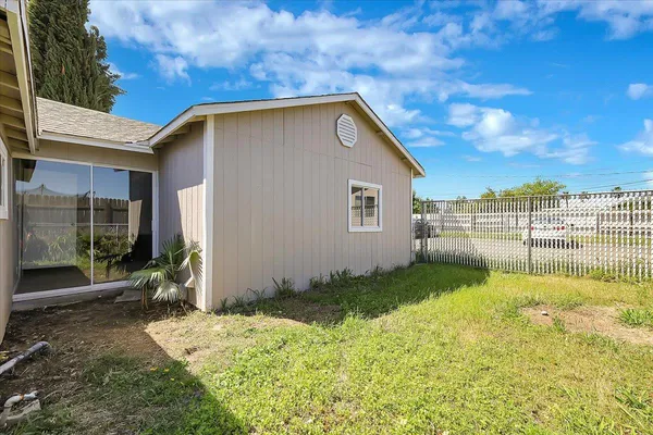 $299,900 | 1613 9th Avenue, Olivehurst, CA 95961