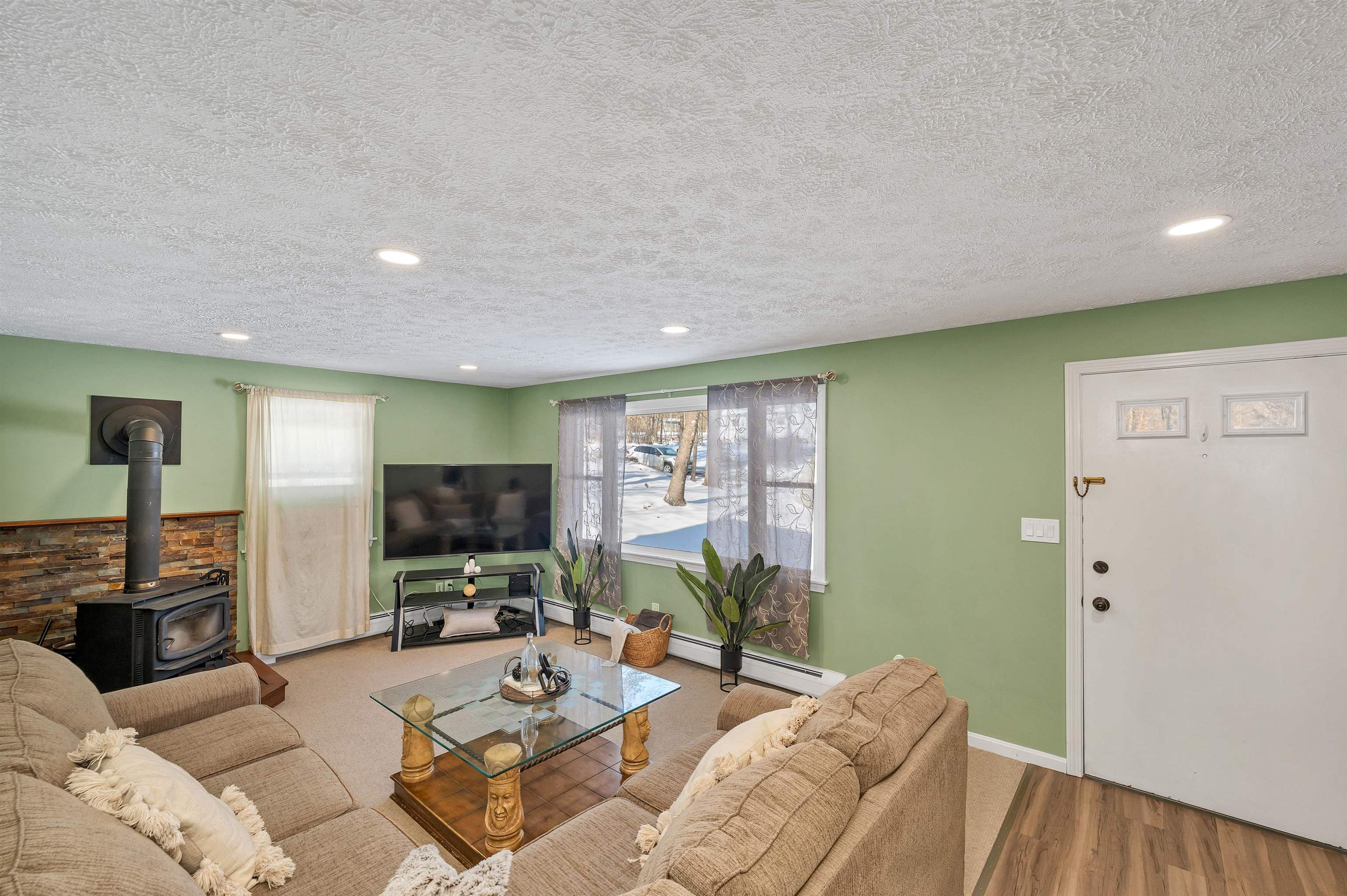 118 Douglas Drive Candia, NH 03034 - Photo 4 of 43