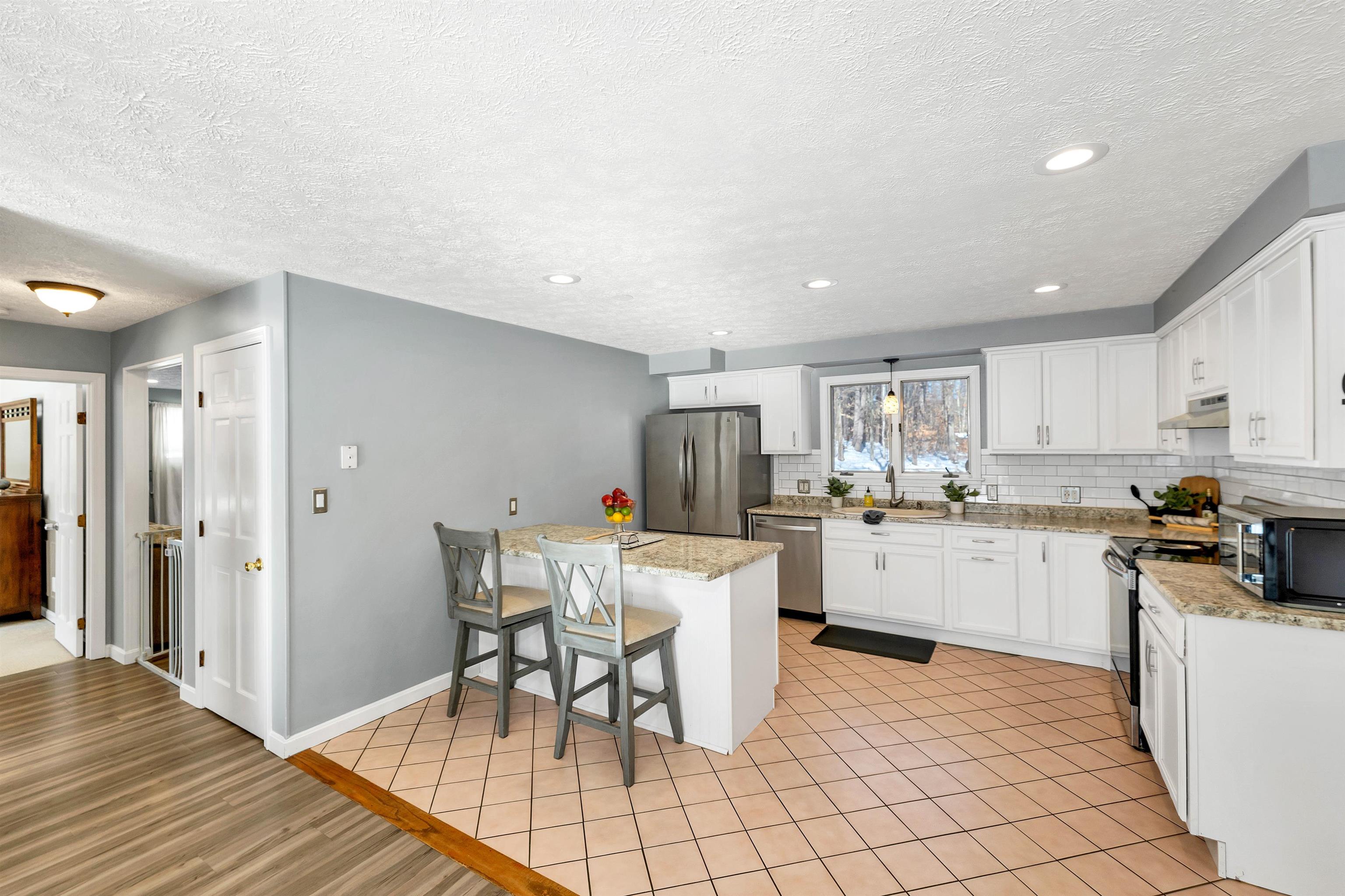 118 Douglas Drive Candia, NH 03034 - Photo 7 of 43