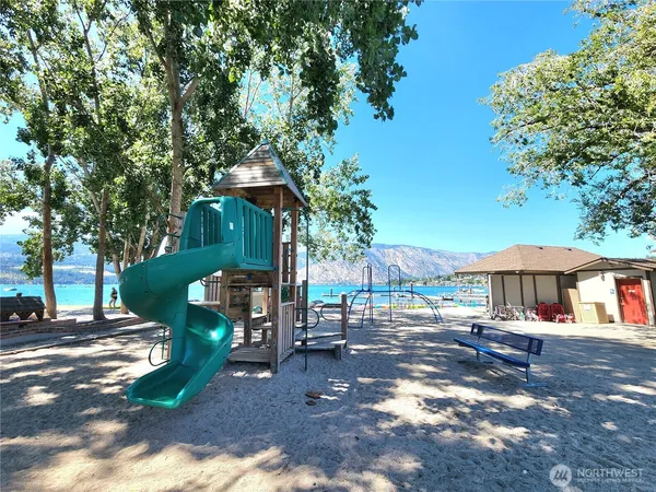 $1,250 | 1 Beach 585-f Manson Wa 98831, Manson, WA 98831
