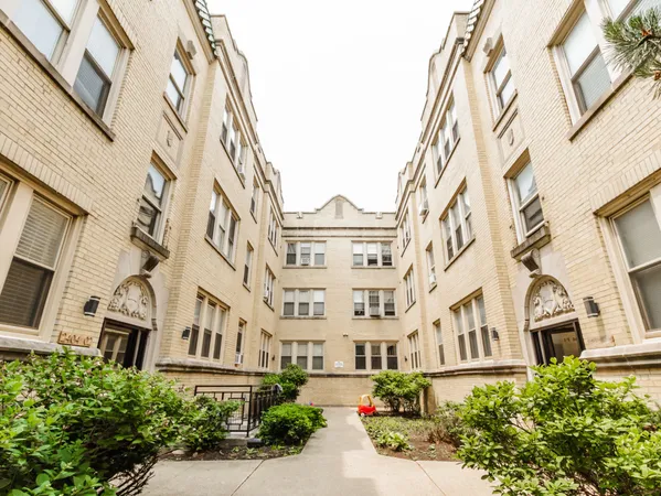 $1,300 | 2412 North Kilbourn Avenue, Unit 3, Chicago, IL 60639