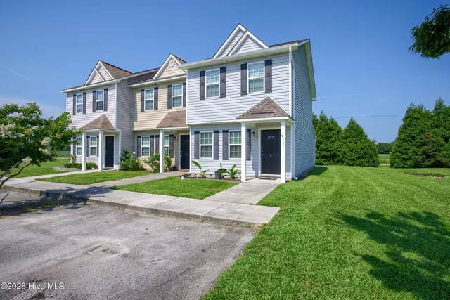 $1,250 | 205 Lanieve Court, Unit 3, Hubert, NC 28539