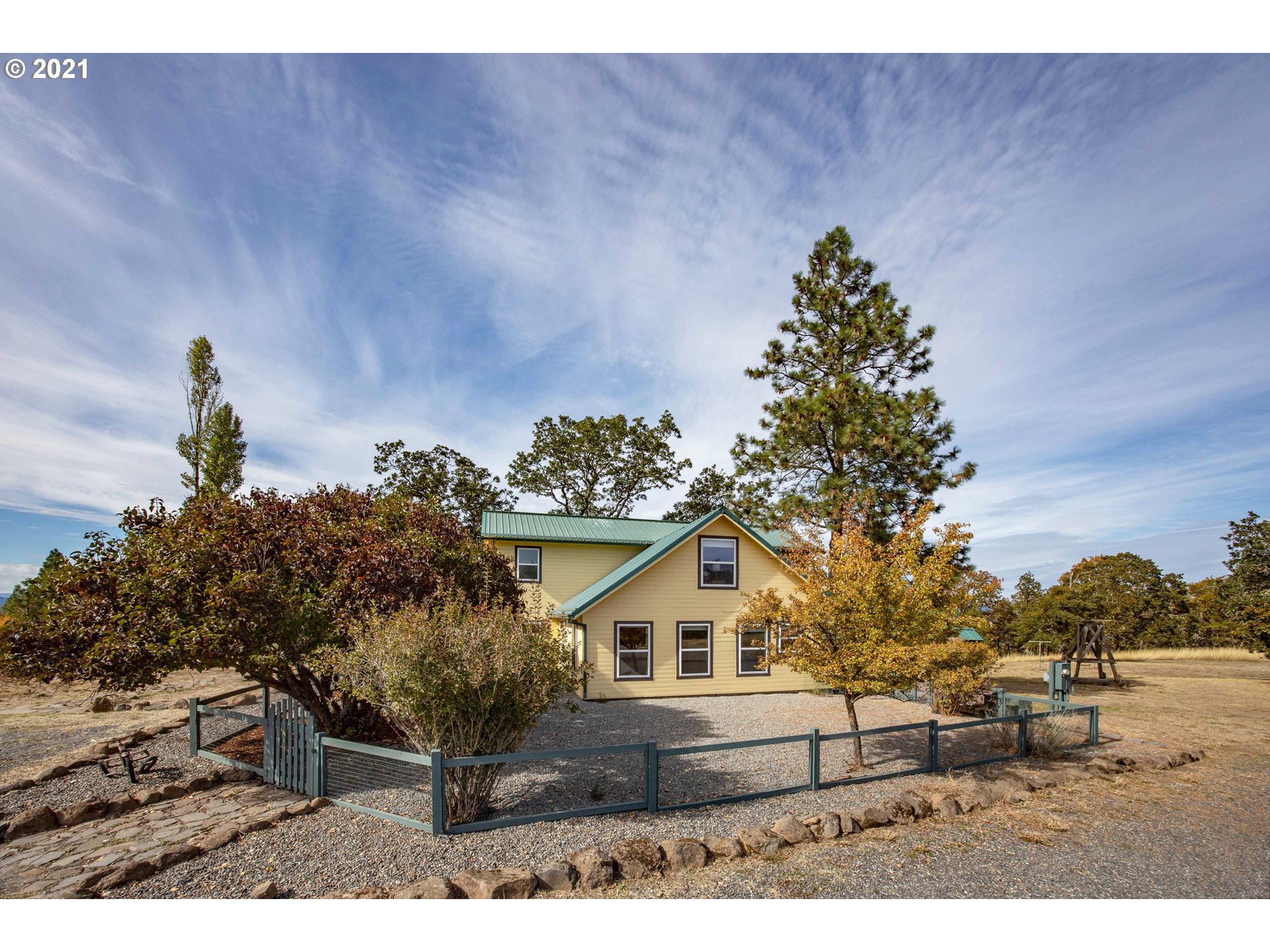 7447 7 Mile Hill Road Mosier, OR 97040 - Photo 4 of 32 Gallery Image 4