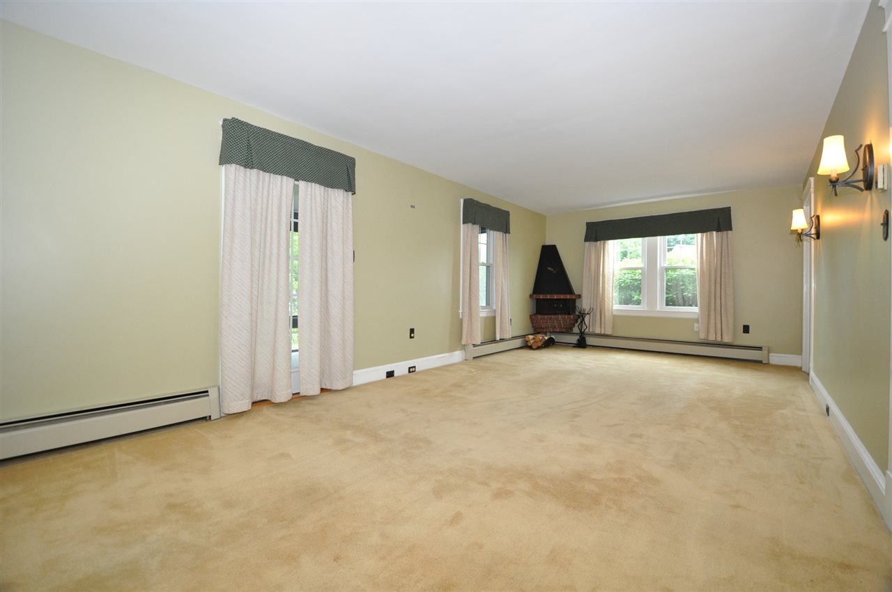 644 Mast Road Goffstown, NH 03102 - Photo 7 of 23 Gallery Image 7
