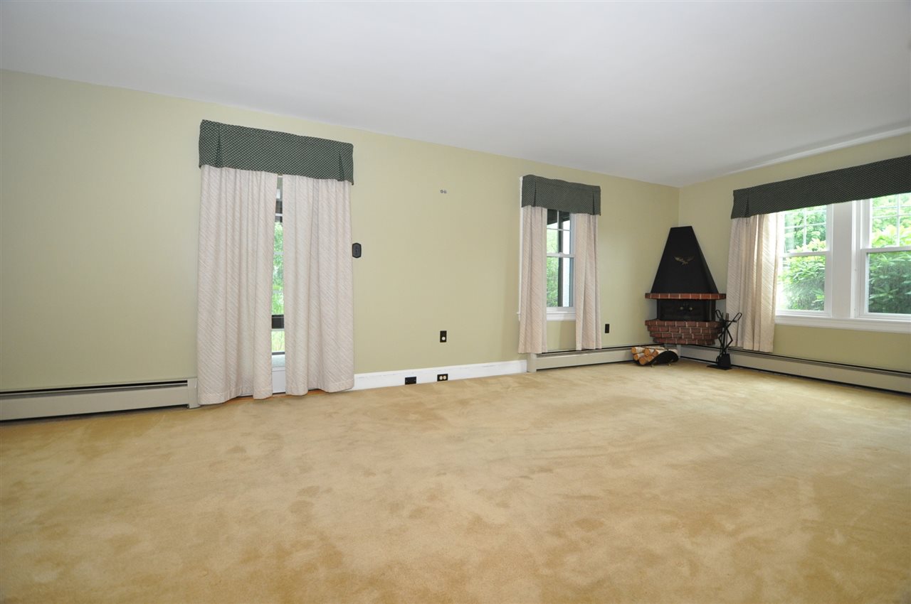 644 Mast Road Goffstown, NH 03102 - Photo 9 of 23 Gallery Image 9