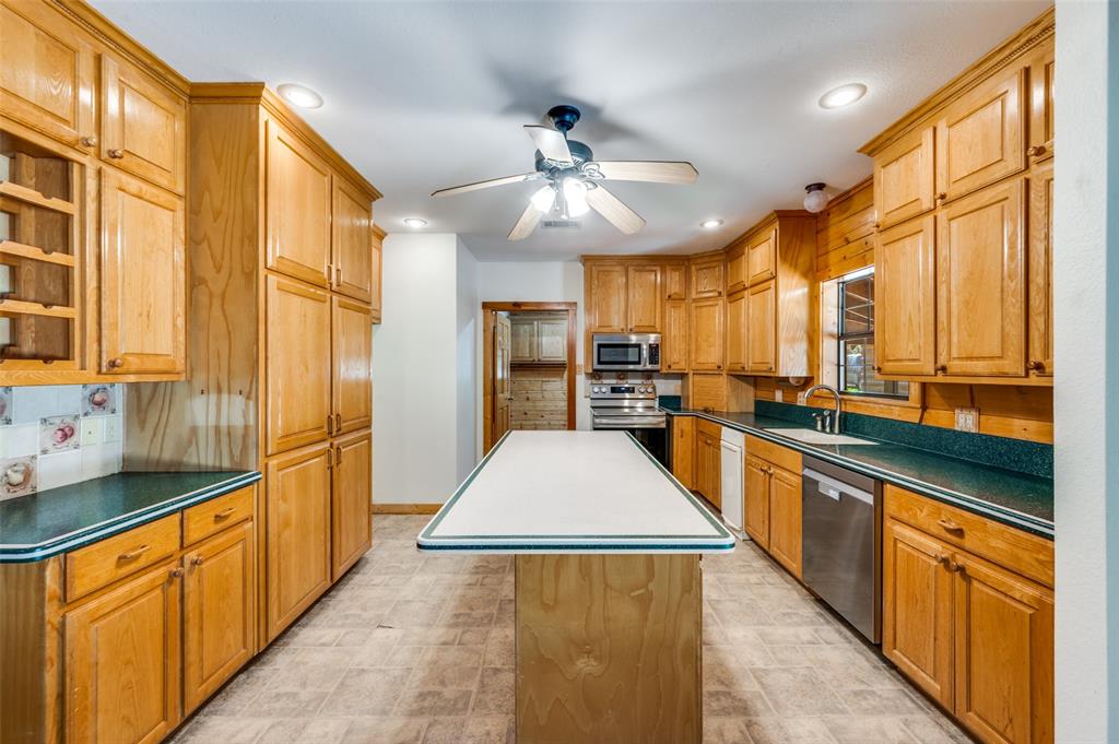 2383 Blanks Road Tioga, TX 76271 - Photo 6 of 24