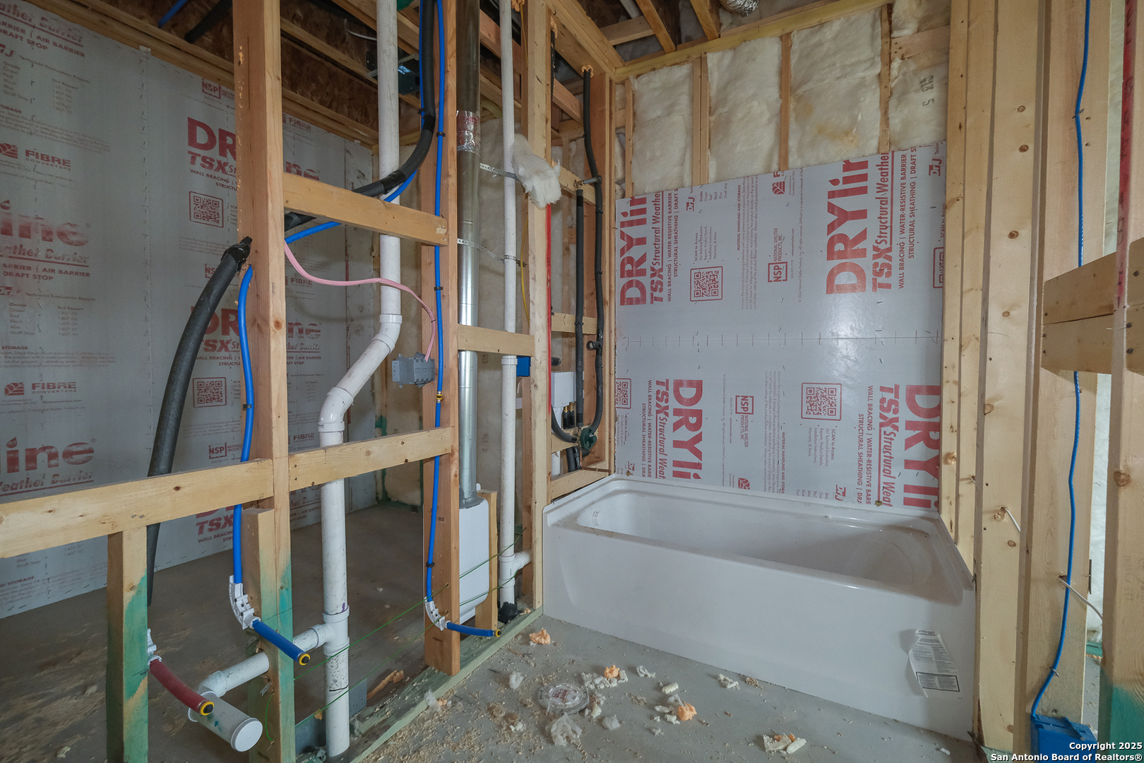 3022 Selhurst Street Converse, TX 78109 - Photo 16 of 32 a bathroom with bathtub and shower