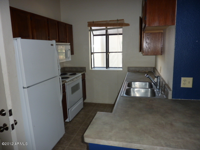 747 South Ext Road, Unit 206 Mesa, AZ 85210 - Photo 10 of 10 Kitchen