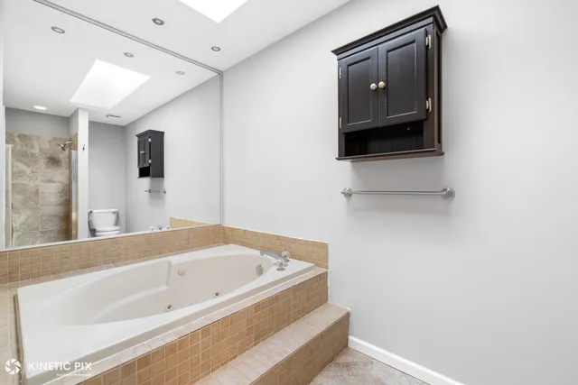 $2,700 | 313 Cromwell Court, Unit 313, Westmont, IL 60559