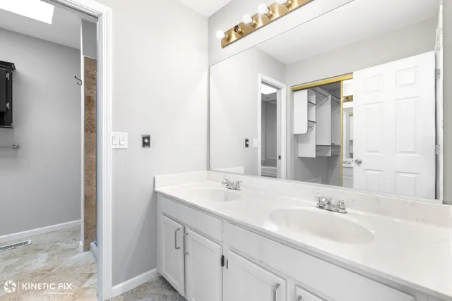 $2,700 | 313 Cromwell Court, Unit 313, Westmont, IL 60559