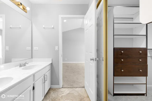 $2,700 | 313 Cromwell Court, Unit 313, Westmont, IL 60559