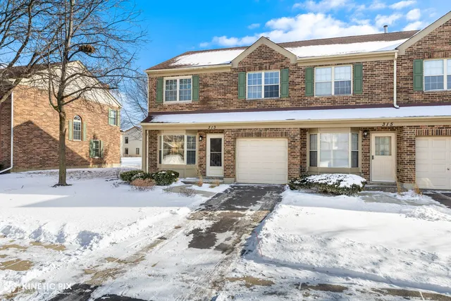 $2,700 | 313 Cromwell Court, Unit 313, Westmont, IL 60559