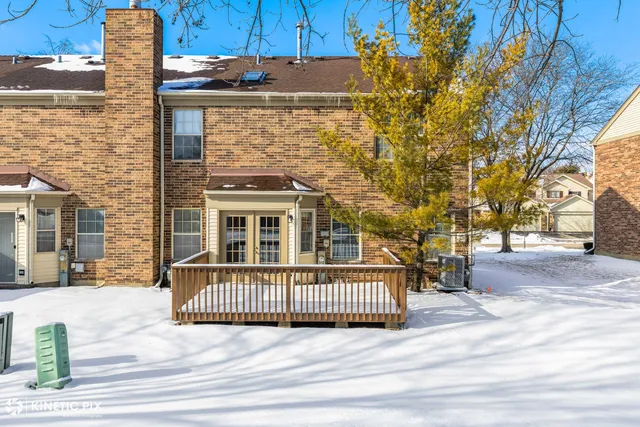$2,700 | 313 Cromwell Court, Unit 313, Westmont, IL 60559