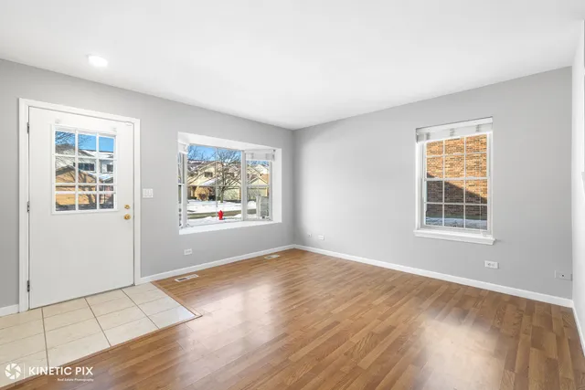 $2,700 | 313 Cromwell Court, Unit 313, Westmont, IL 60559