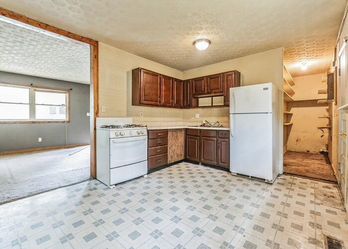 1886 Stetson Road Columbus, OH 43232 - Photo 7 of 24 7