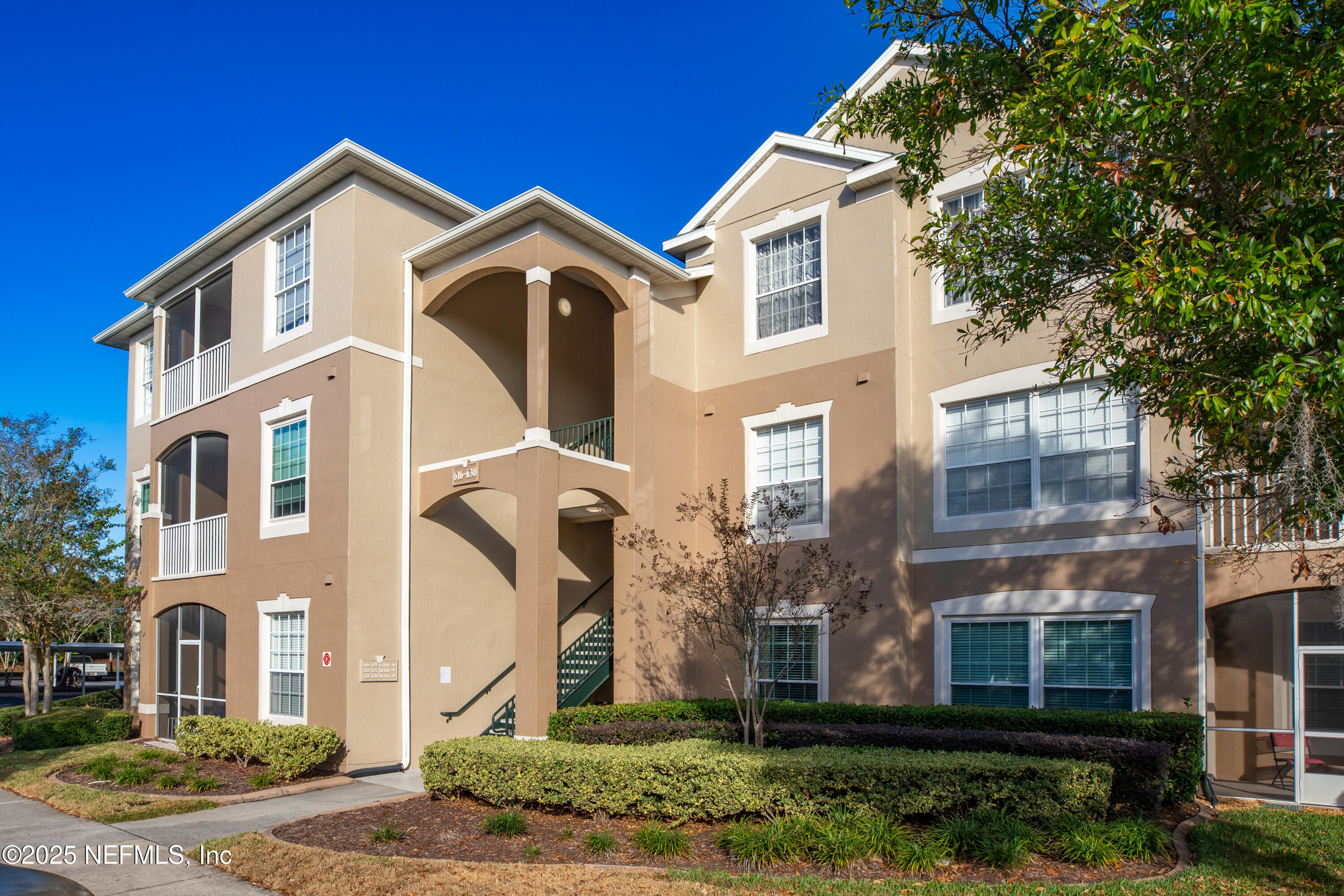 7990 Baymeadows Road, Unit 625 Jacksonville, FL 32256 - Photo 20 of 25 a front view of a house with a yard