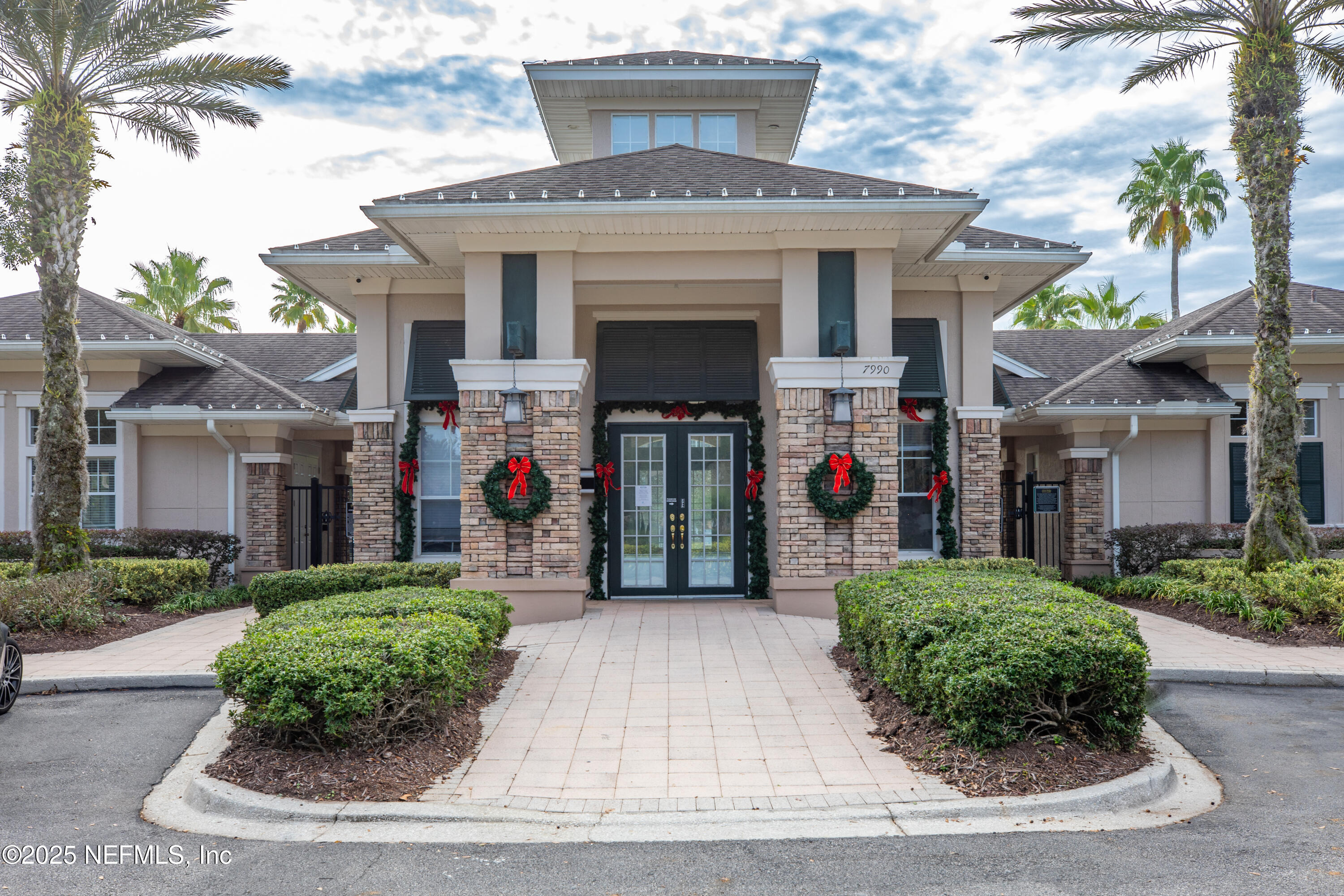 7990 Baymeadows Road, Unit 625 Jacksonville, FL 32256 - Photo 24 of 25 a front view of a house with garden