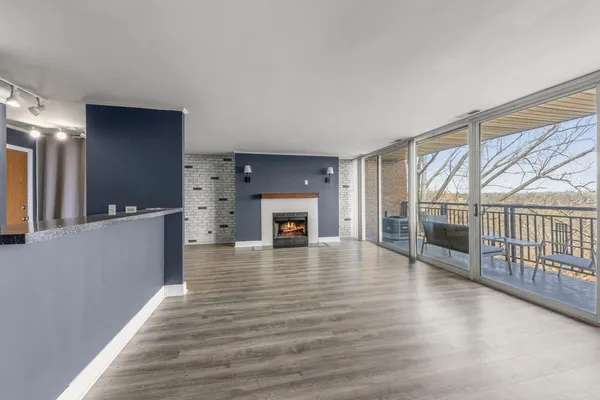$175,000 | 5900 Oakwood Drive, Unit 5F, Lisle, IL 60532