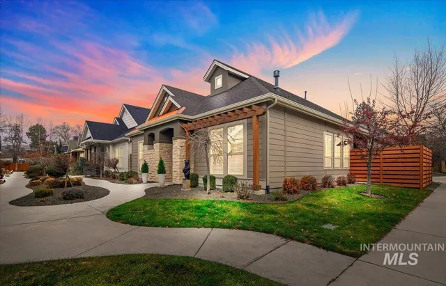 $642,000 | 2453 North Birchgrove Lane, Boise, ID 83703