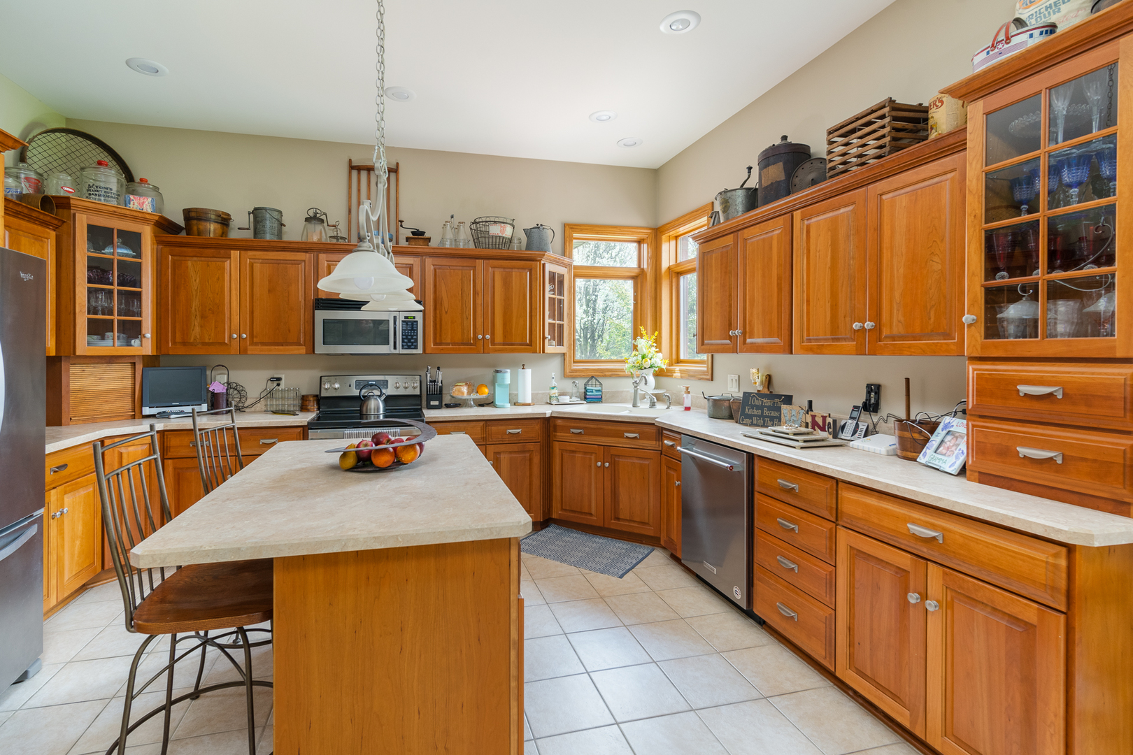 41 Oak Ridge Drive LaSalle, IL 61301 - Photo 13 of 38 a kitchen with stainless steel appliances a sink stove and refrigerator