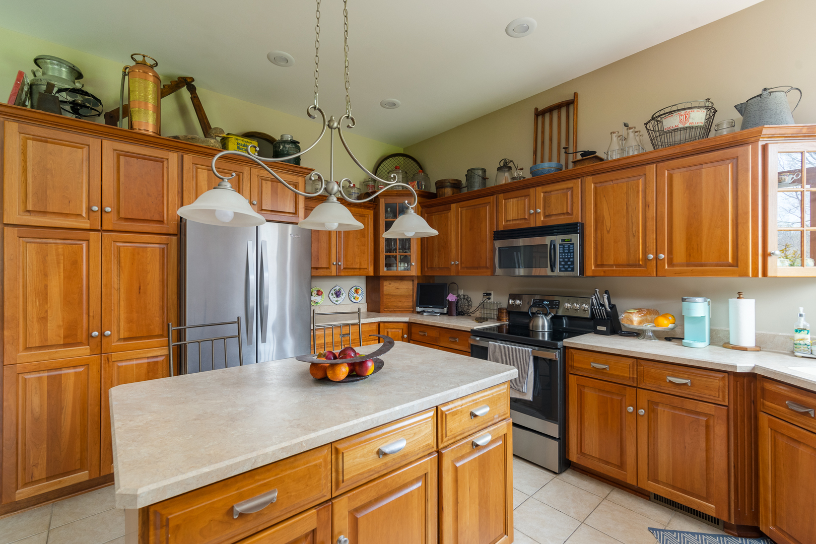 41 Oak Ridge Drive LaSalle, IL 61301 - Photo 14 of 38 a kitchen with cabinets a sink and appliances