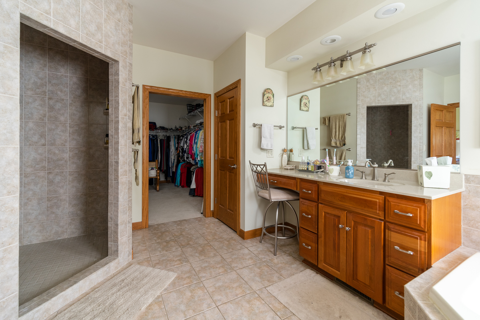 41 Oak Ridge Drive LaSalle, IL 61301 - Photo 20 of 38 a bathroom with a sink and a mirror