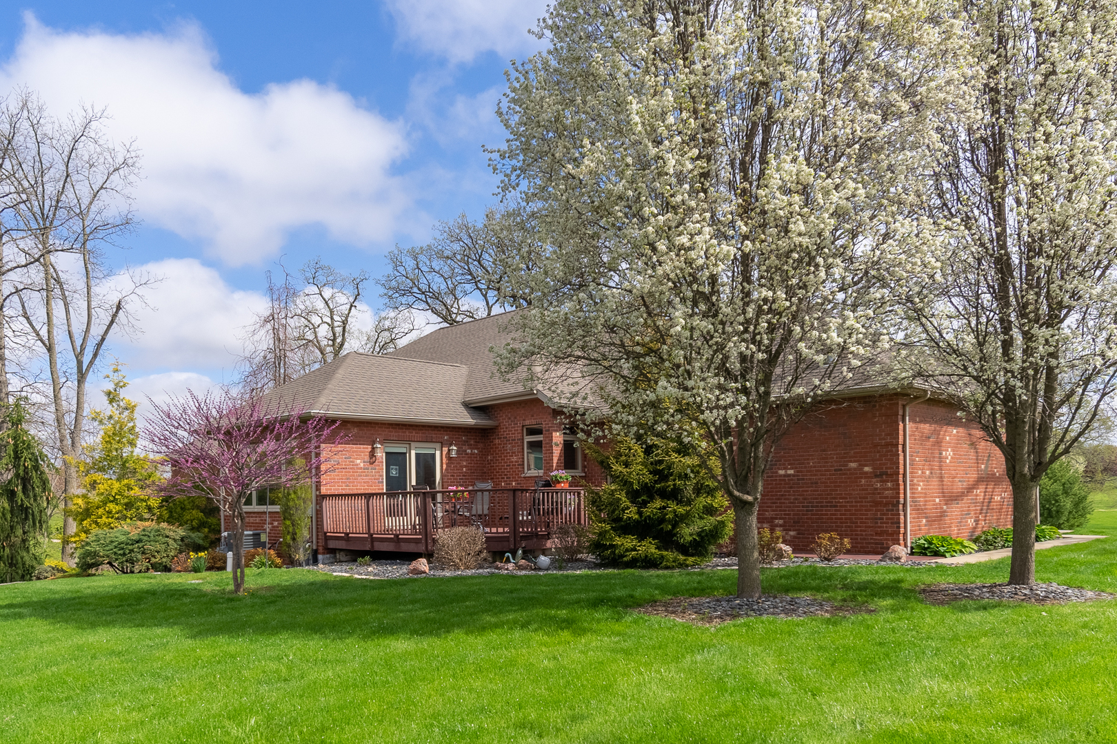 41 Oak Ridge Drive LaSalle, IL 61301 - Photo 35 of 38 a view of a house with a yard