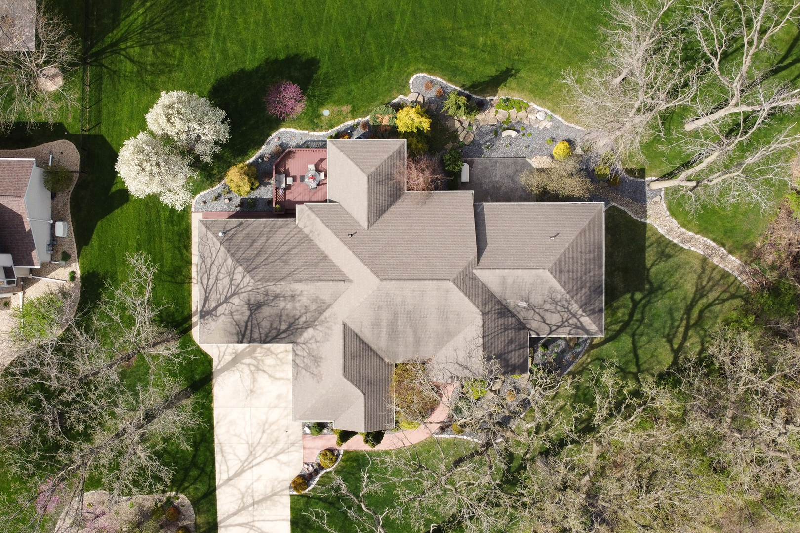 41 Oak Ridge Drive LaSalle, IL 61301 - Photo 5 of 38 an aerial view of a house with a yard and garden
