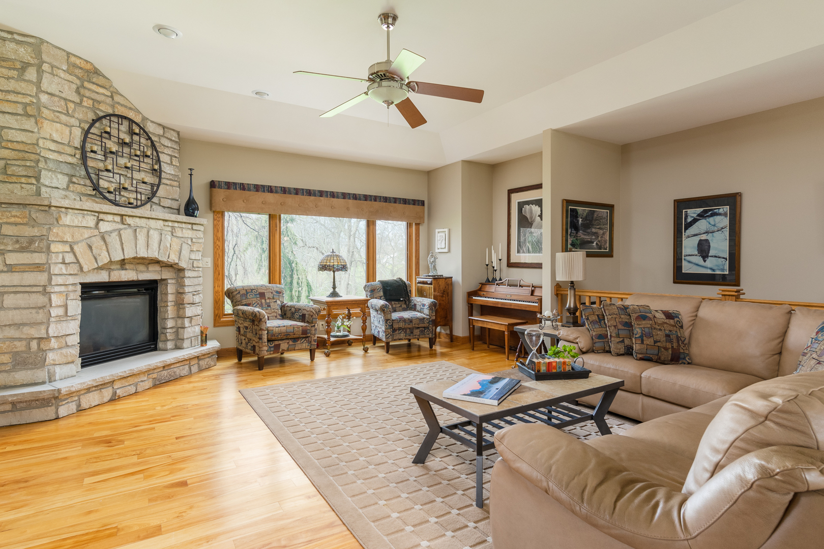 41 Oak Ridge Drive LaSalle, IL 61301 - Photo 10 of 38 a living room with furniture and a fireplace