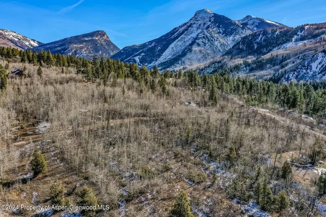 a view of a pathway of a building