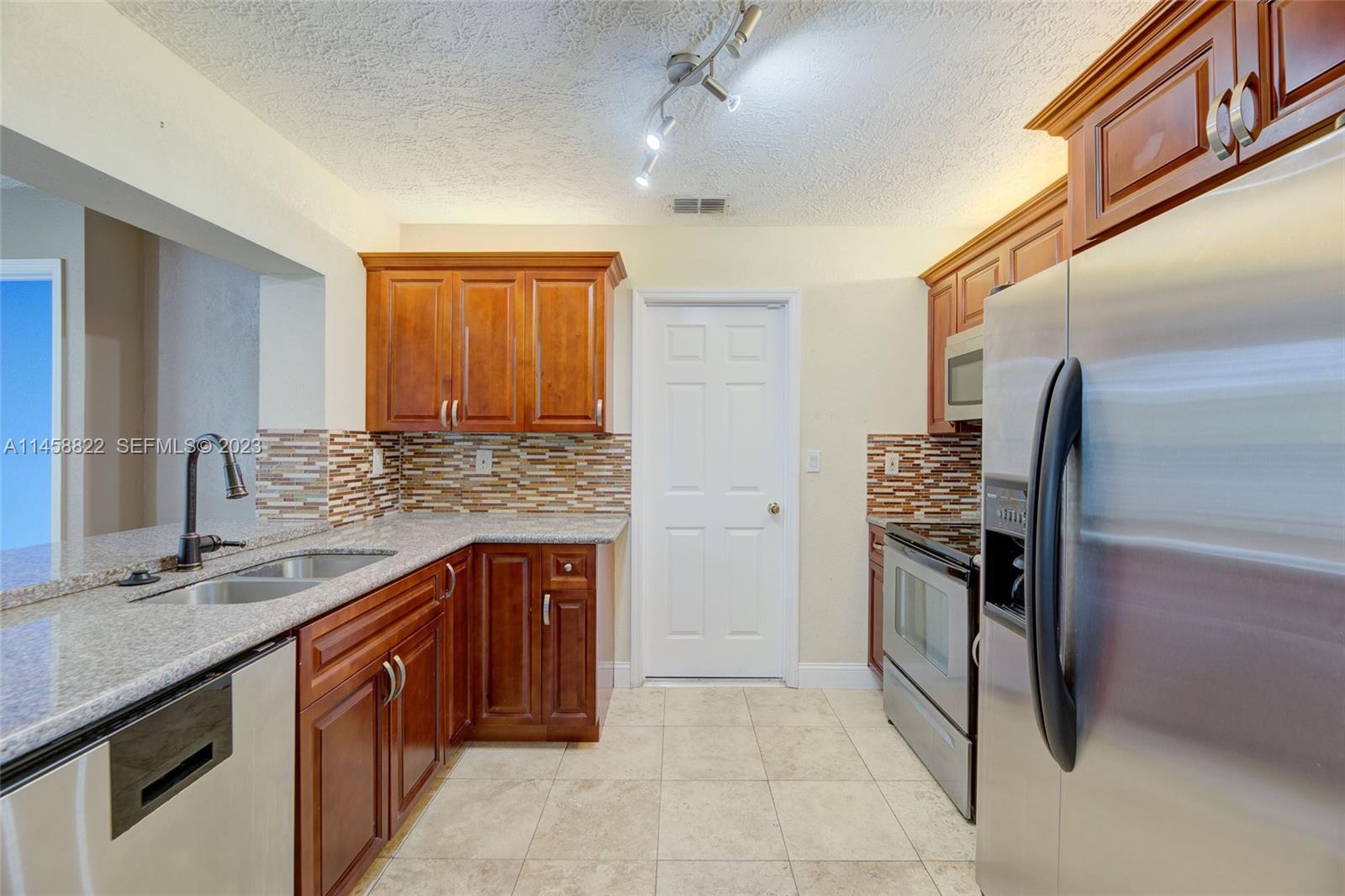 6001 Northwest 66th Terrace Tamarac, FL 33321 - Photo 11 of 34
