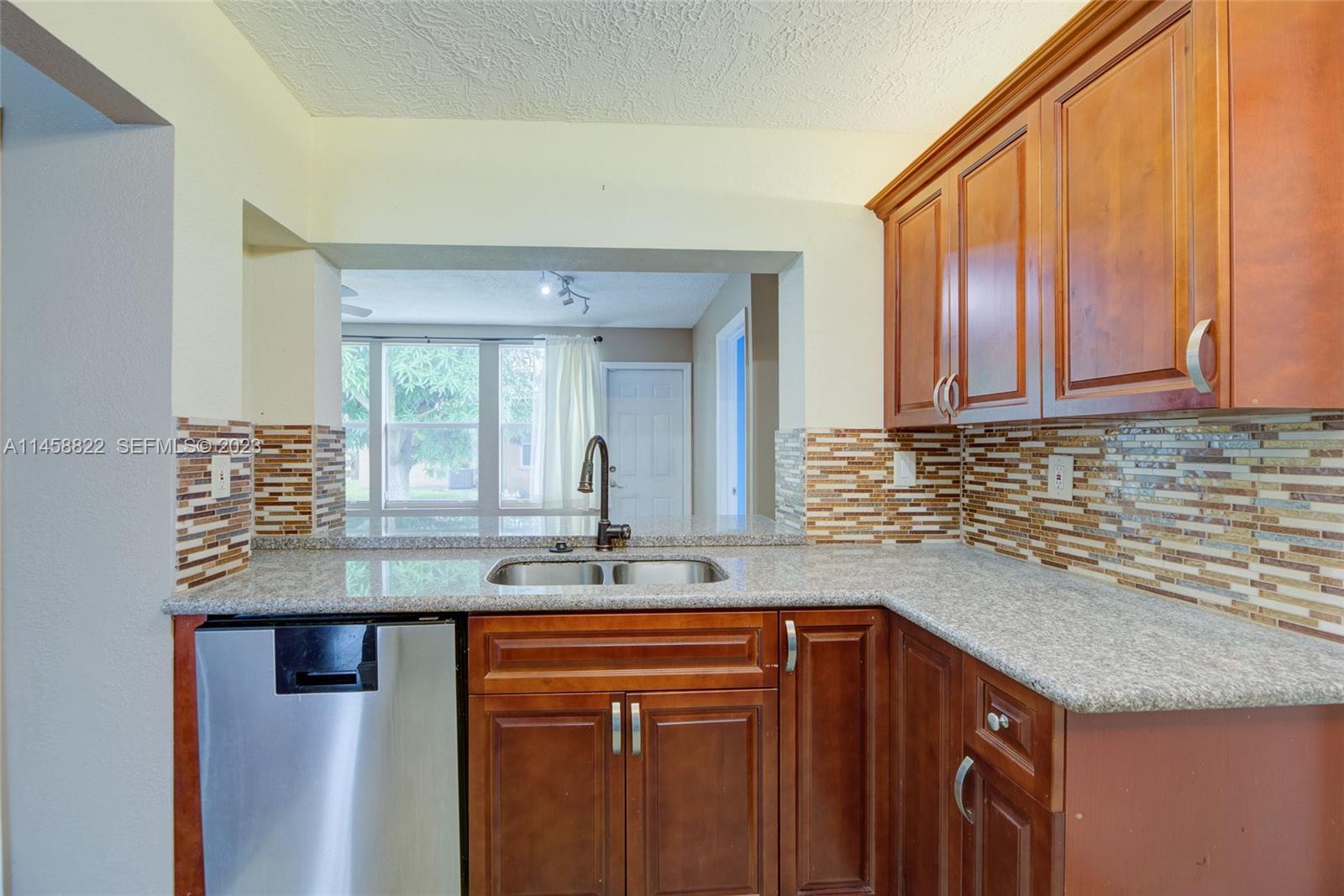 6001 Northwest 66th Terrace Tamarac, FL 33321 - Photo 13 of 34