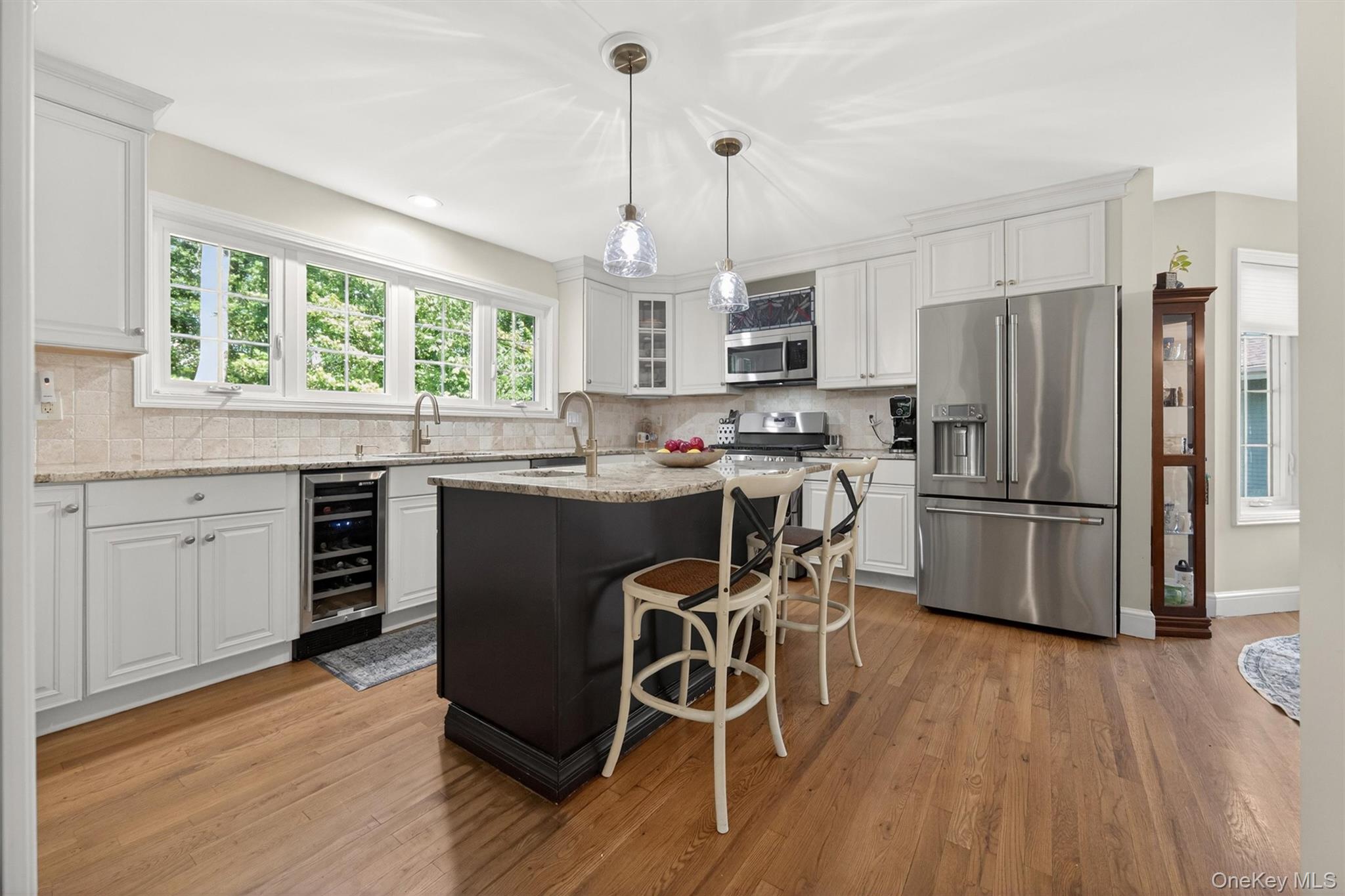 40 Nottingham Way Mahopac, NY 10541 - Photo 11 of 43 Large Kitchen with center island