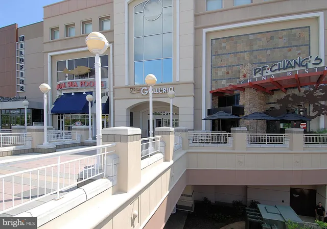 $385,000 | 8340 Greensboro Drive, Unit 402, McLean, VA 22102