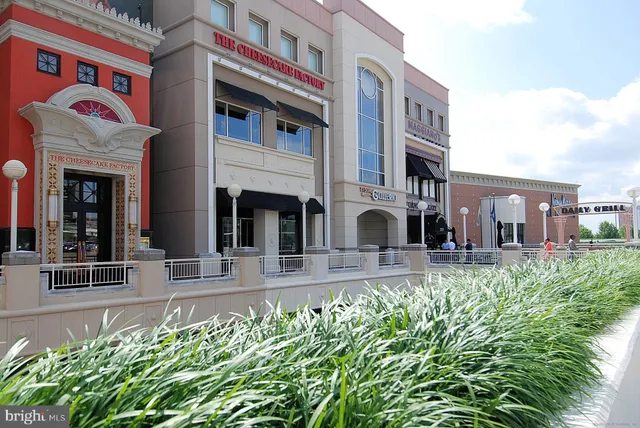 $385,000 | 8340 Greensboro Drive, Unit 402, McLean, VA 22102