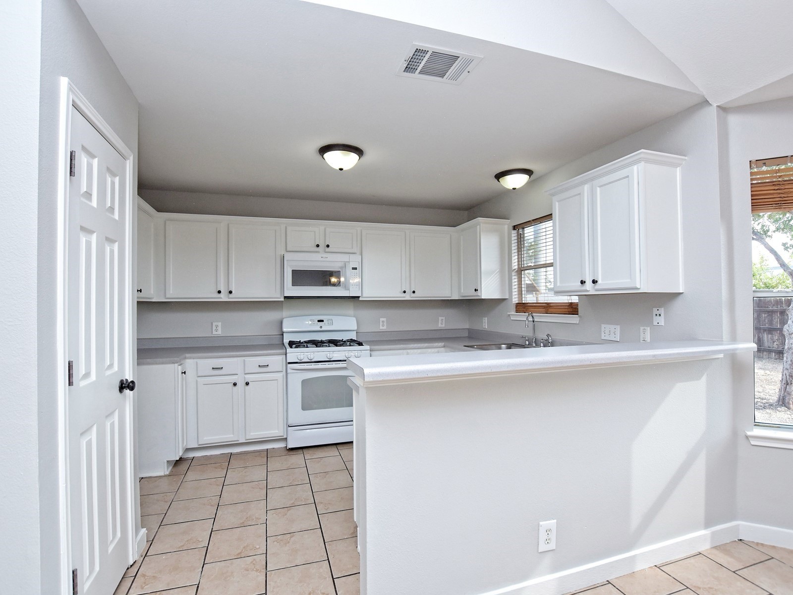 806 Red River Lane Leander, TX 78641 - Photo 10 of 27