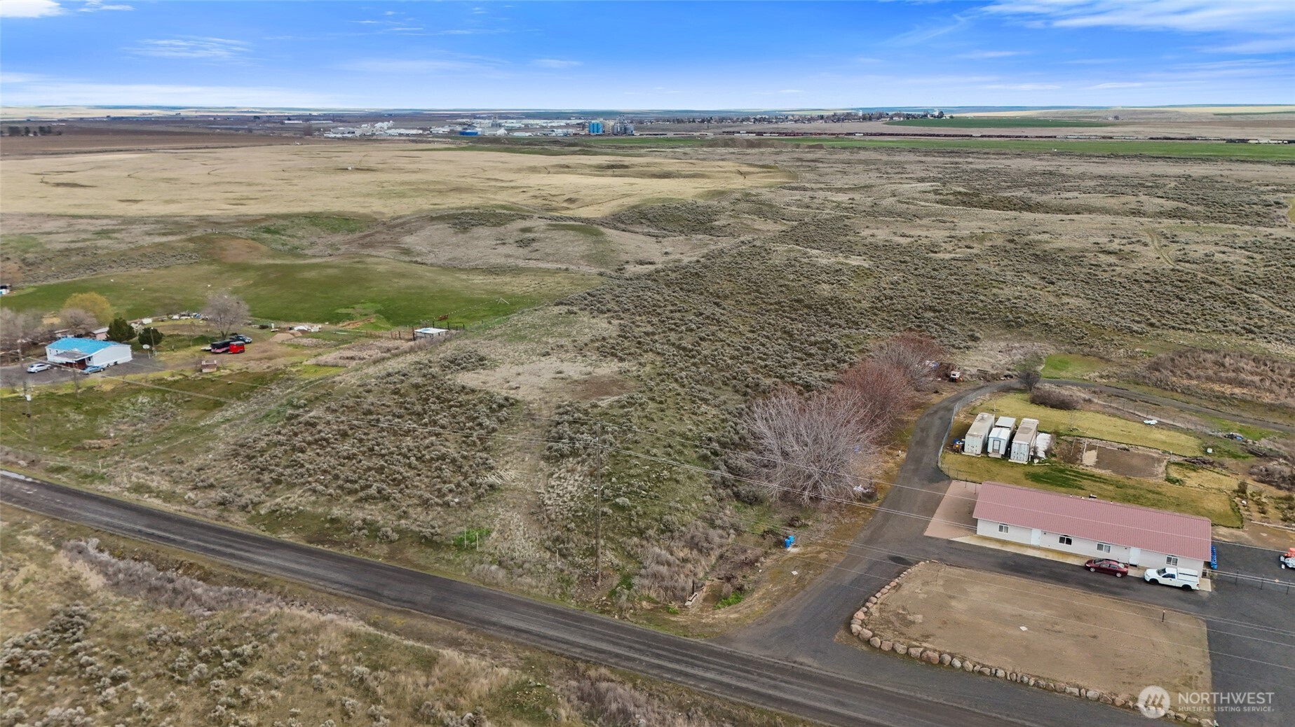 9051 Southeast Se Road Warden, WA 98857 - Photo 6 of 15 a view of an ocean and mountain