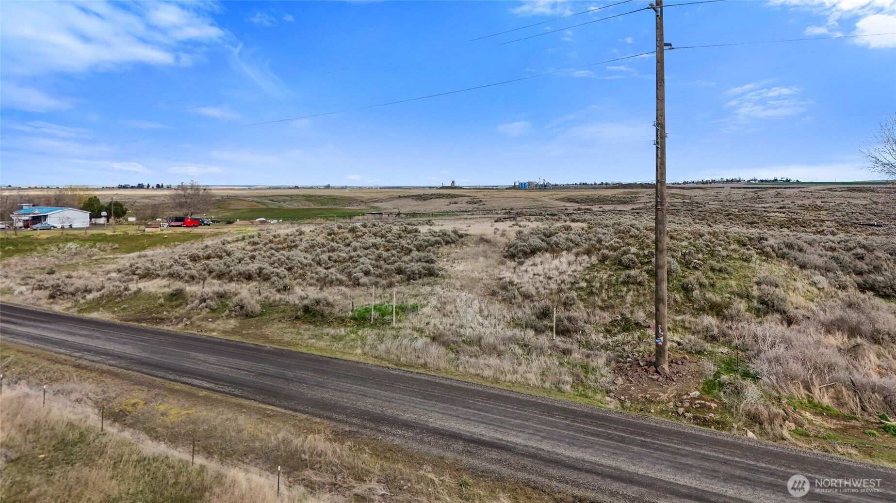9051 Southeast Se Road Warden, WA 98857 - Photo 9 of 15 a view of a room