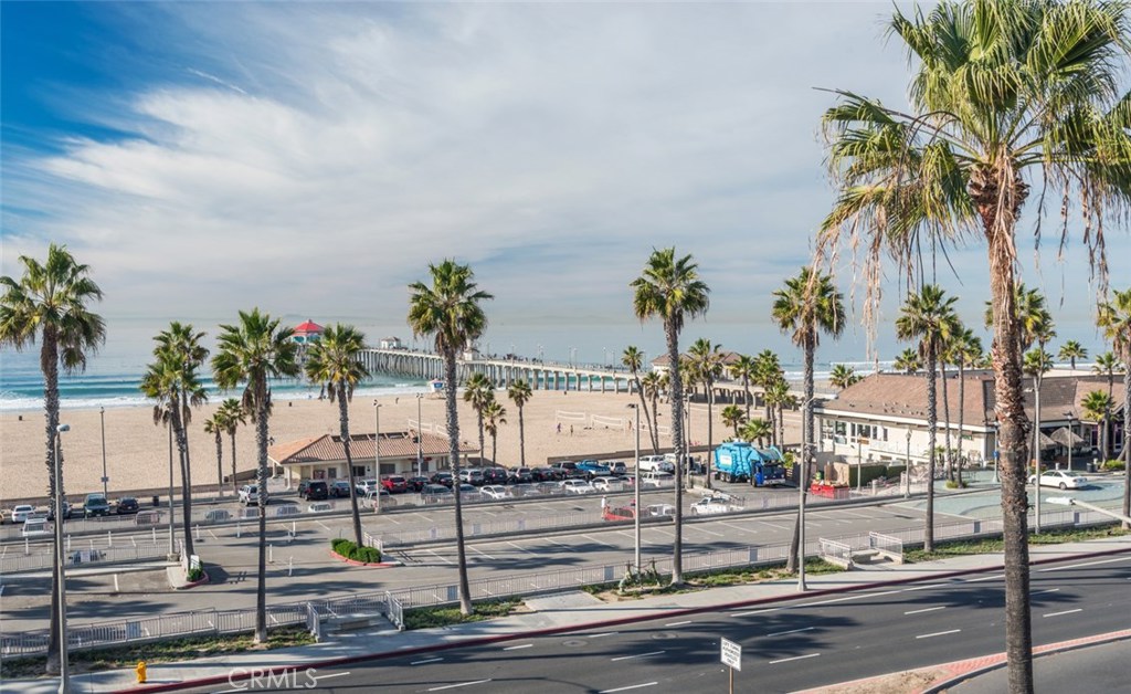 200 Pacific Coast Highway, Unit 314 Huntington Beach, CA 92648 - Photo 26 of 26 a view of outdoor space with palm trees