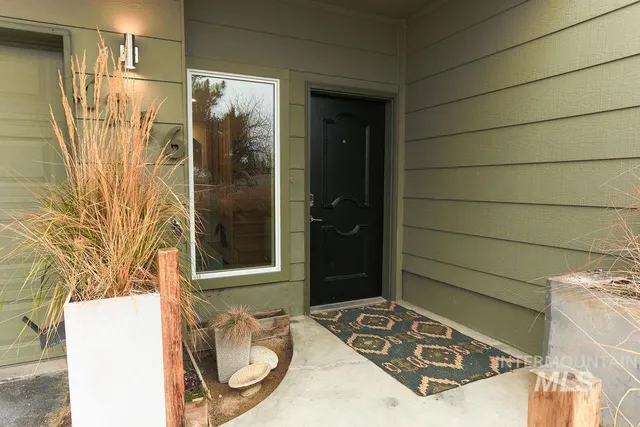 $454,900 | 4756 Bitterbrush Drive, Boise, ID 83703