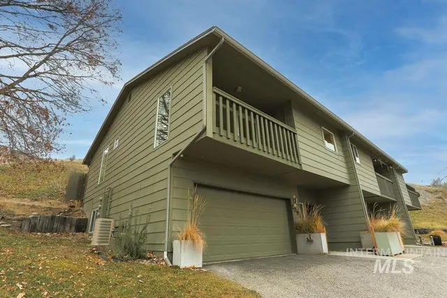 $454,900 | 4756 Bitterbrush Drive, Boise, ID 83703