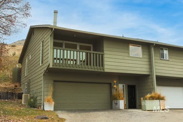 $454,900 | 4756 Bitterbrush Drive, Boise, ID 83703