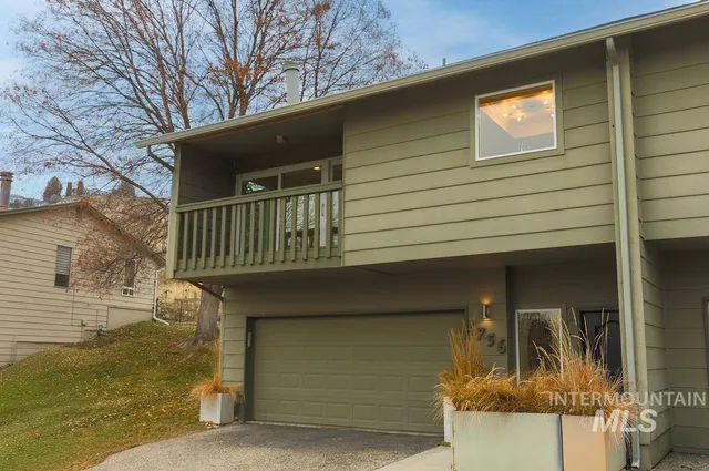 $454,900 | 4756 Bitterbrush Drive, Boise, ID 83703