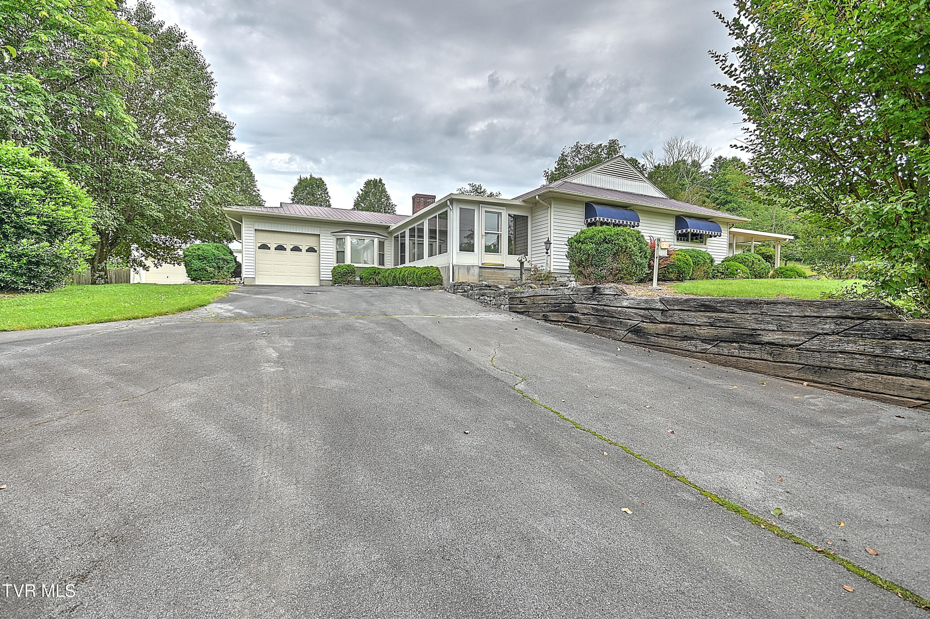 237 Edgefield Road Piney Flats, TN 37686 - Photo 2 of 69 237 Edgefield MD