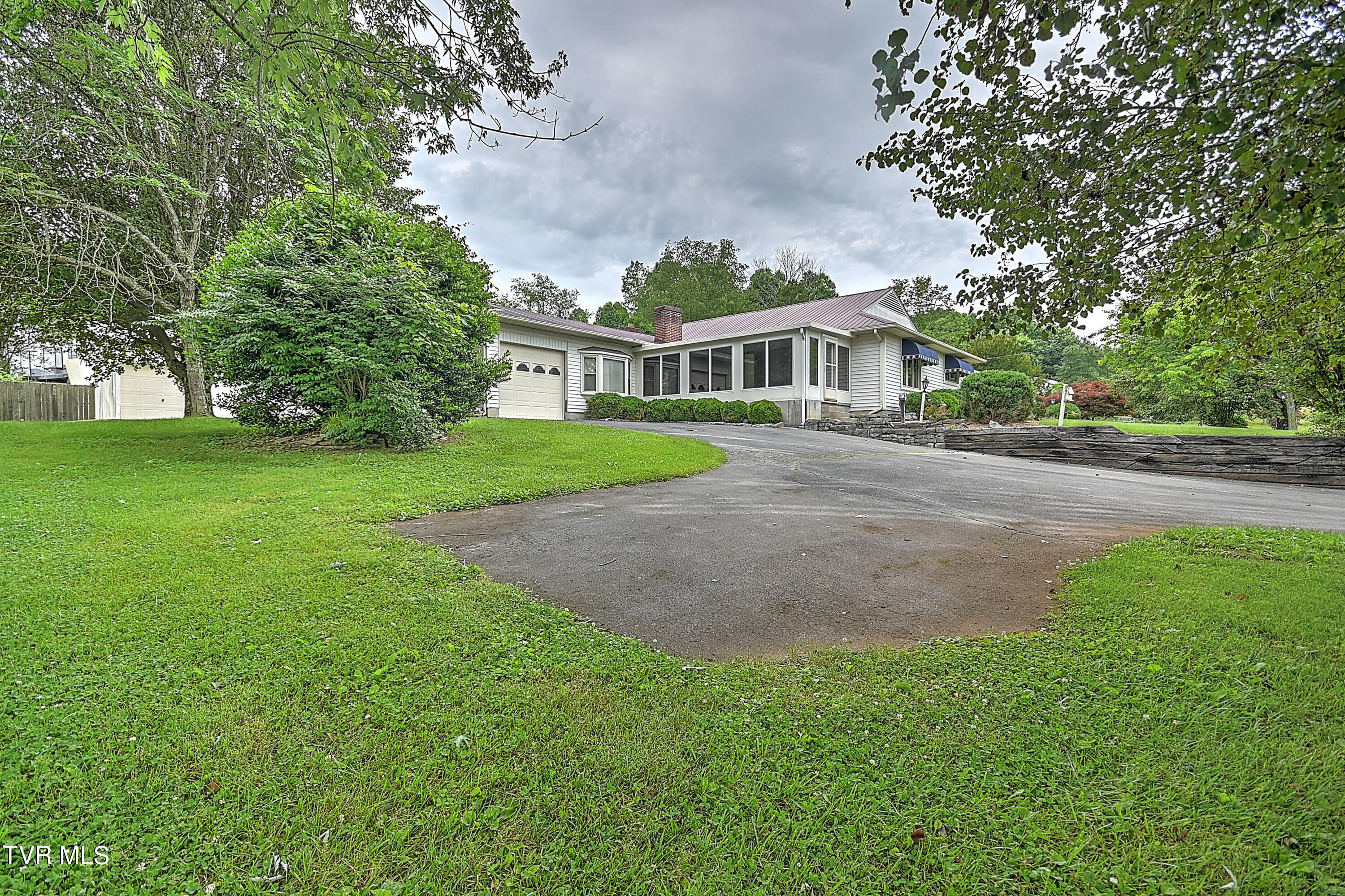 237 Edgefield Road Piney Flats, TN 37686 - Photo 3 of 69 237 Edgefield MD-2